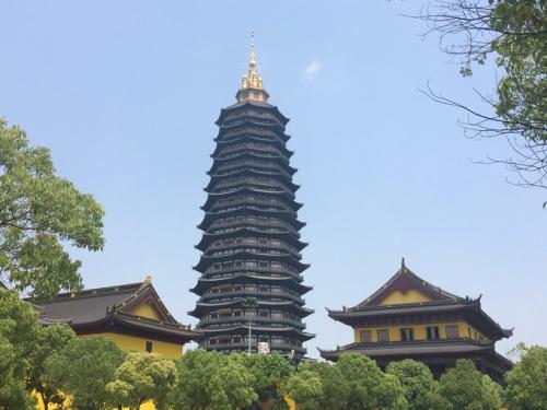 下雨的时候，我正前往城外的天宁寺