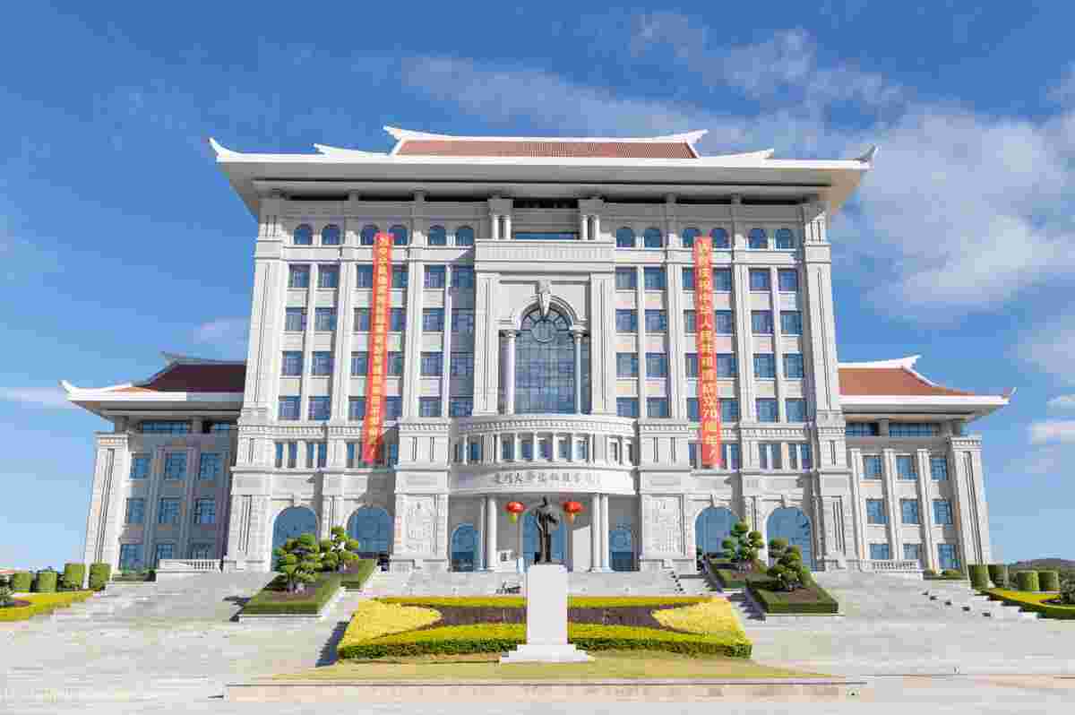 华侨大学排名第几(福建排名前5的大学)