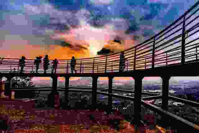 浙江玻璃栈道挤爆(浙江哪有玻璃桥景点) 浙江玻璃栈道挤爆(浙江哪有玻璃桥景点)