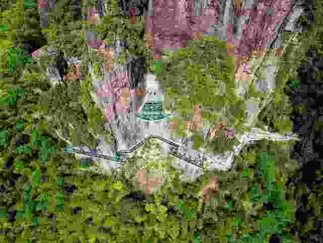 浙江玻璃栈道挤爆(浙江哪有玻璃桥景点) 浙江玻璃栈道挤爆(浙江哪有玻璃桥景点)