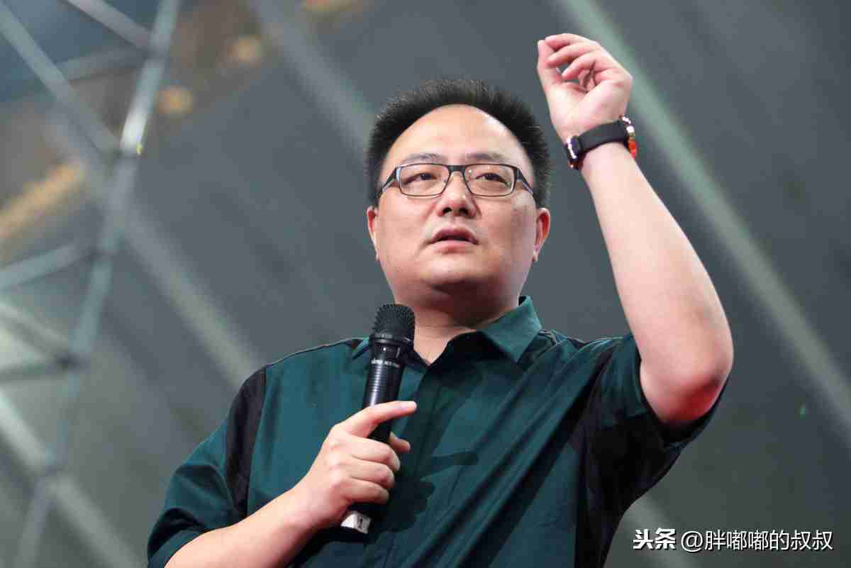 罗振宇是怎么火起来的(罗振宇为啥这么牛)
