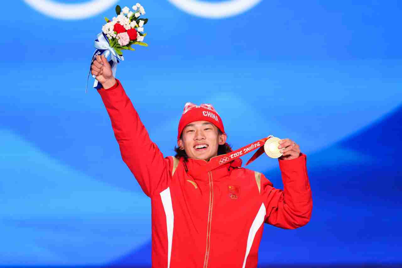 冬奥冠军集体给苏翊鸣唱生日歌 现场是什么样的场面呢 冬奥冠军集体给苏翊鸣唱生日歌 现场是什么样的场面呢