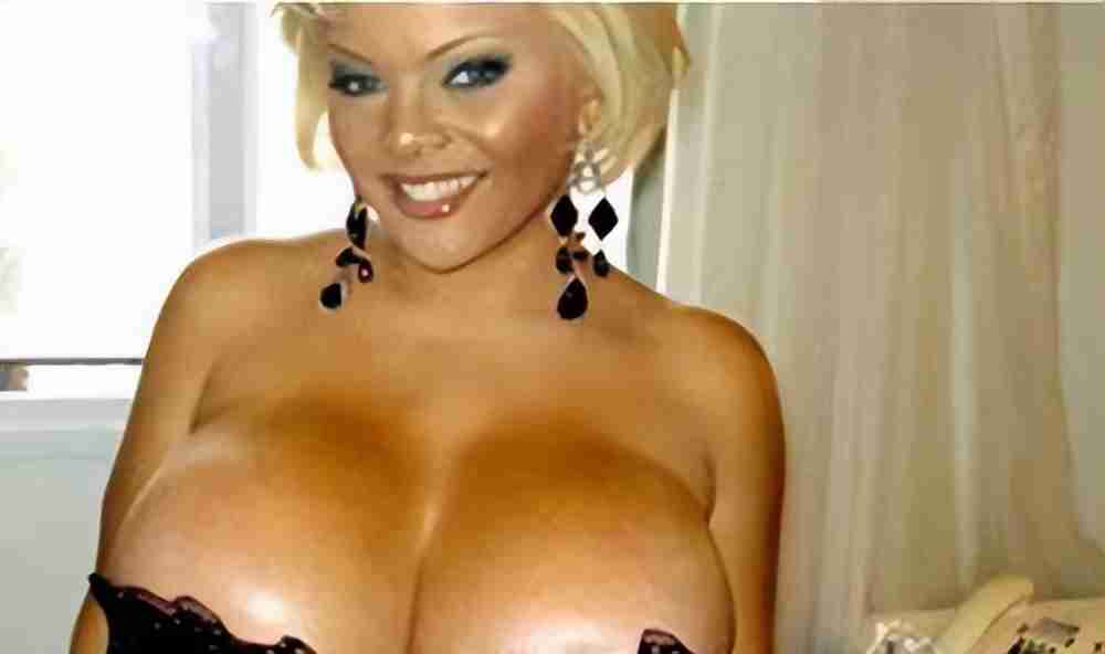 世界十大乳神排名(世界上最大胸重77斤(中国上榜2人/图)