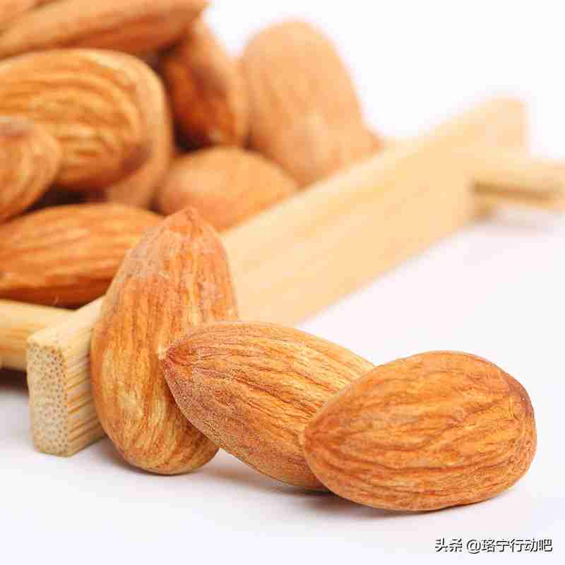 扁桃仁的功效与作用及禁忌(扁桃仁一天吃多少粒合适)