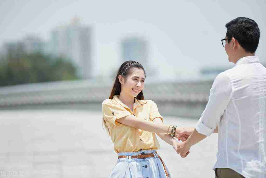 女人最喜欢男人的什么动作 男生这几个小动作女生很喜欢 女人最喜欢男人的什么动作 男生这几个小动作女生很喜欢