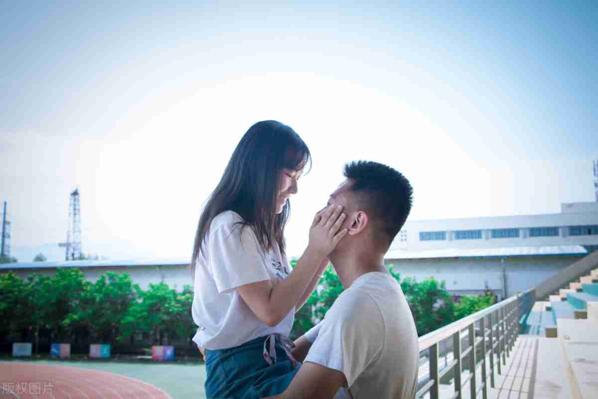 女人最喜欢男人的什么动作 男生这几个小动作女生很喜欢 女人最喜欢男人的什么动作 男生这几个小动作女生很喜欢