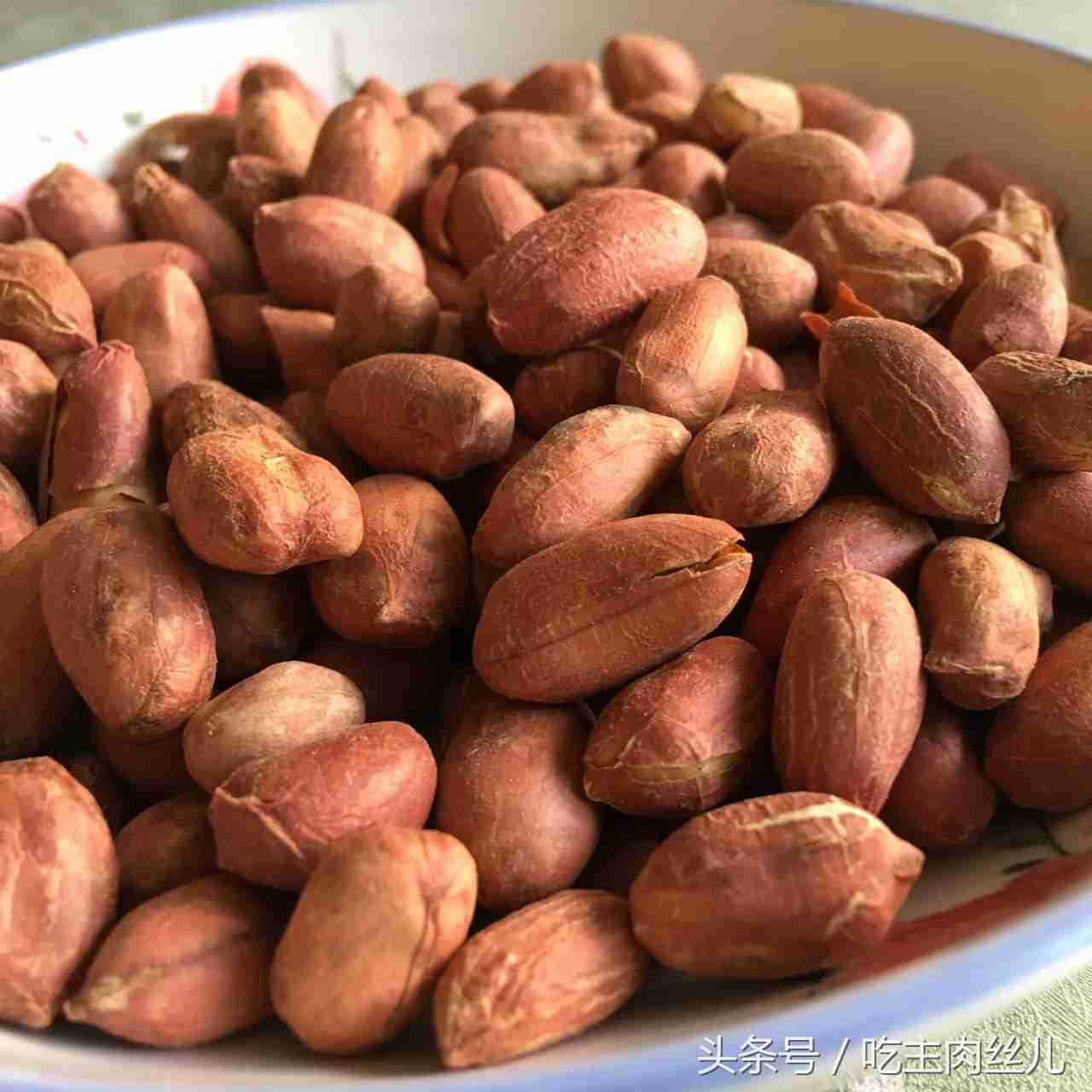 正宗干炒五香花生米做法(炒五香花生米的制作方法)