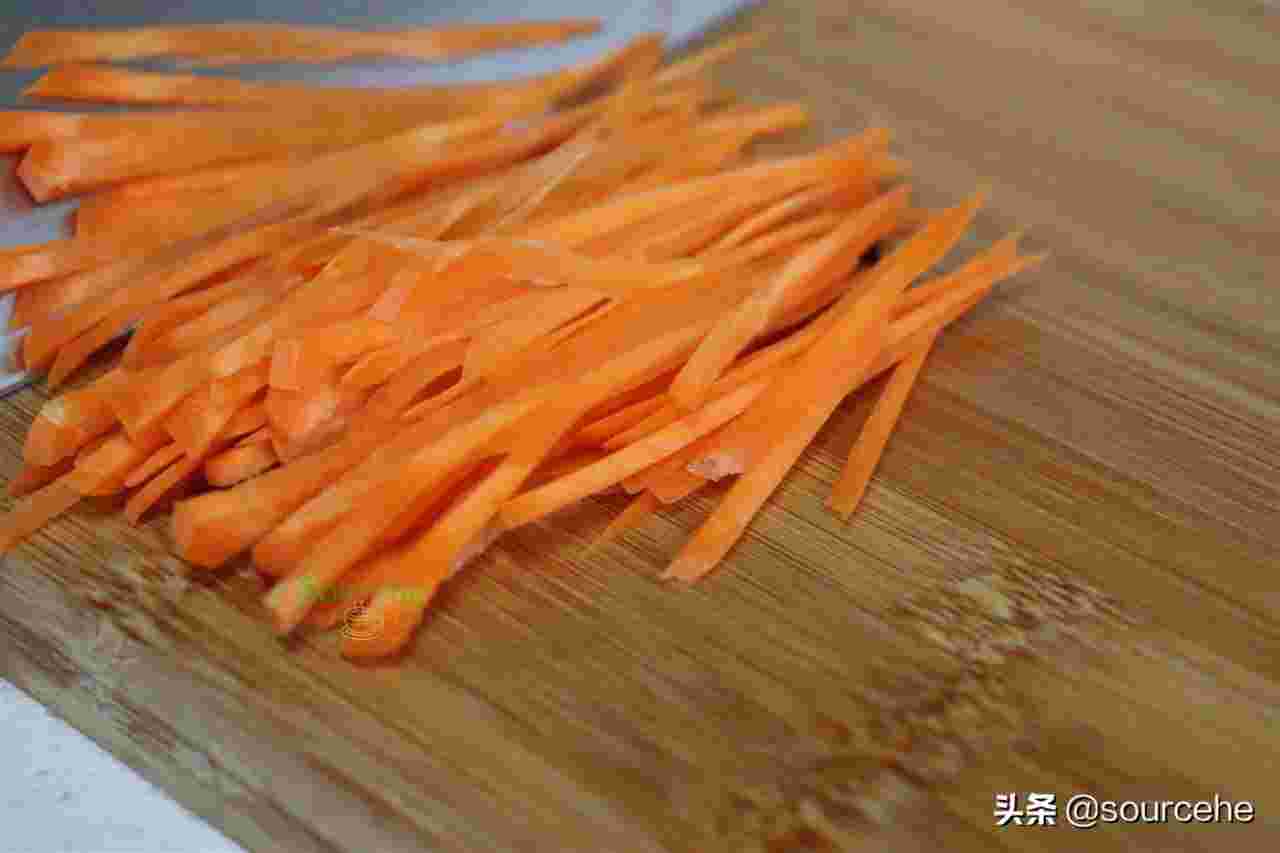 凉拌木耳需要先煮熟木耳吗(木耳几分钟煮熟能凉拌)