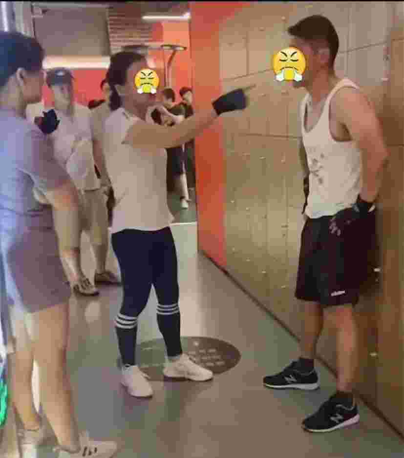私教在没人的时候要了我小短文 私教的动作也越来越大胆 私教在没人的时候要了我小短文 私教的动作也越来越大胆