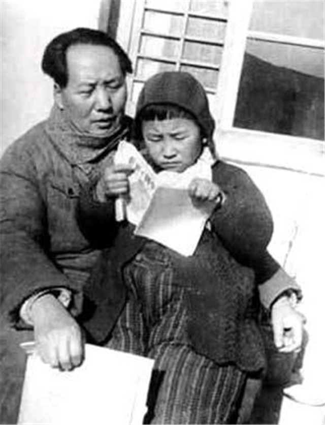 李讷生娃后第一次见爸爸(在毛主席双儿女亲家张文秋家当保姆) 李讷生娃后第一次见爸爸(在毛主席双儿女亲家张文秋家当保姆)