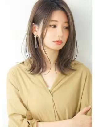 圆脸适合哪种锁骨发(想留长，圆脸，能不能介绍一些不用很打理散着也好看的发型)