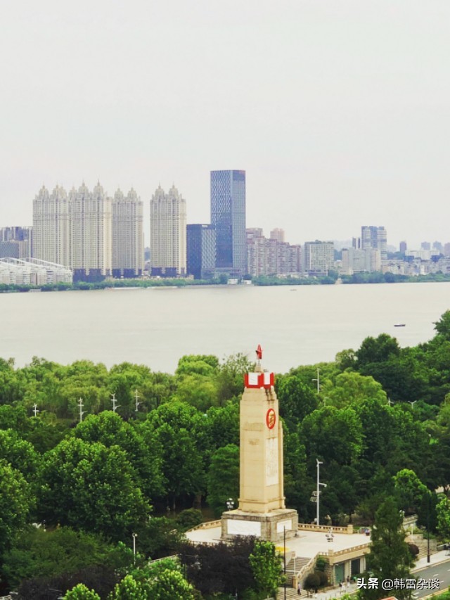 不管风吹浪打(不管风吹浪打,胜似闲庭信步,今日得宽馀.是什么意思)