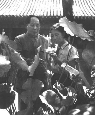 李讷生娃后第一次见爸爸(在毛主席双儿女亲家张文秋家当保姆) 李讷生娃后第一次见爸爸(在毛主席双儿女亲家张文秋家当保姆)