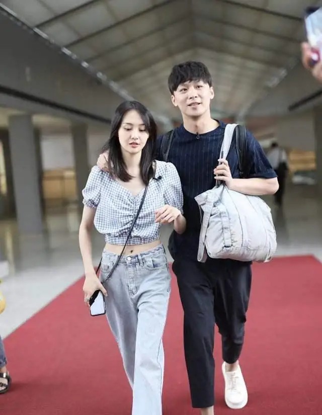 郑爽杨洋在一起吗?郑爽的三段苦涩情史