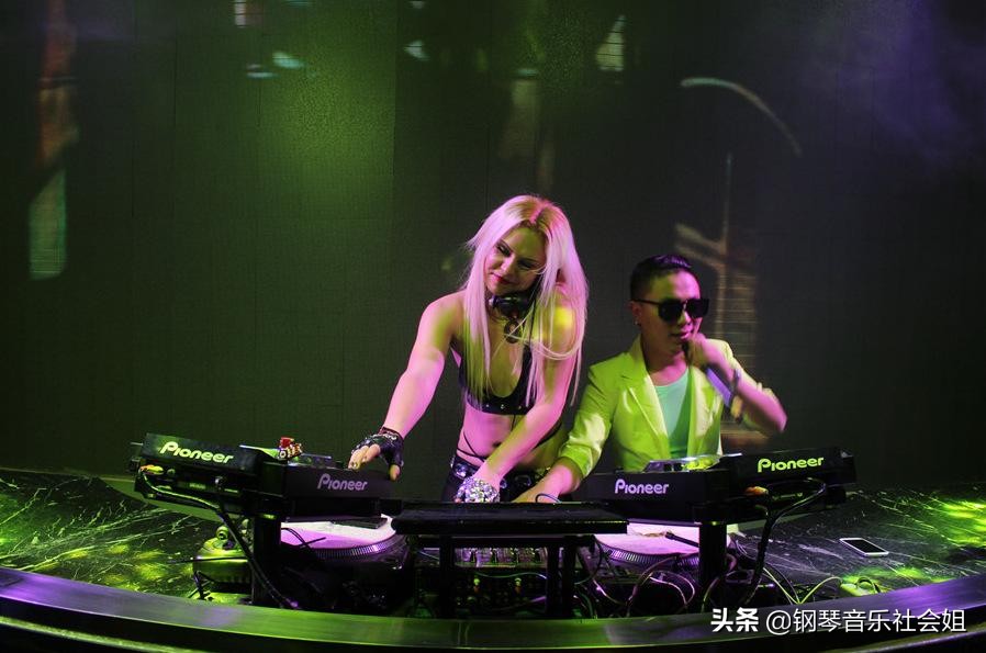 副歌指的是哪个部分(歌曲中副歌的部分是前面、还是高潮的部分)