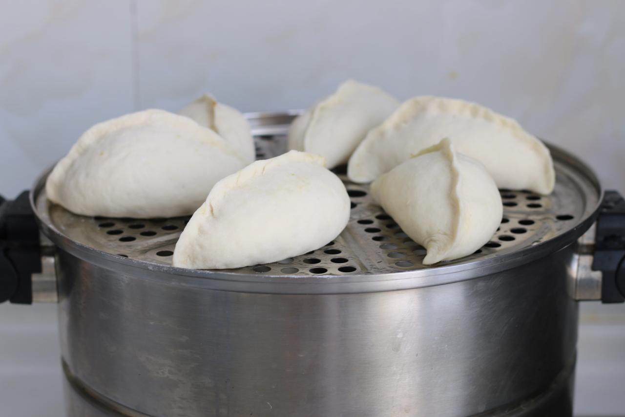 韭菜鸡蛋馅包子需要蒸几分钟(韭菜包子冷水上锅蒸多久)