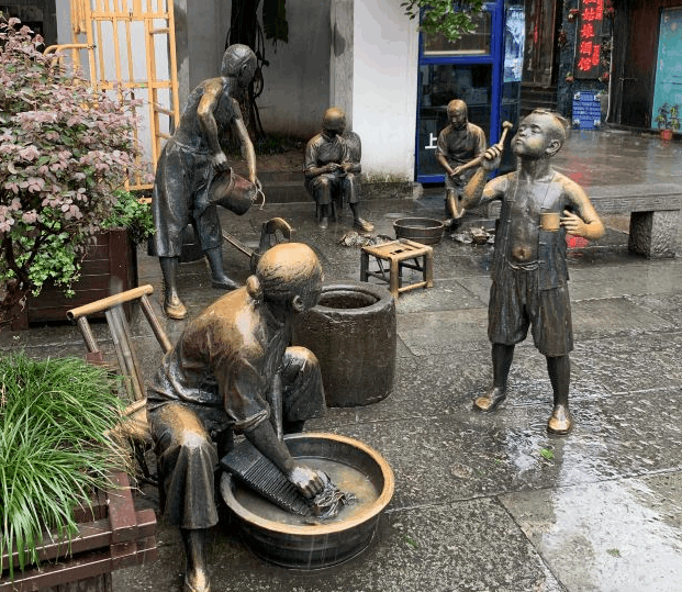 下雨天去哪里玩(杭州下雨天去哪里玩)