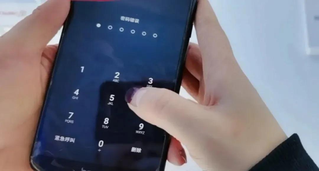 如何破解手机密码(10秒破解手机密码，不怕忘记密码)