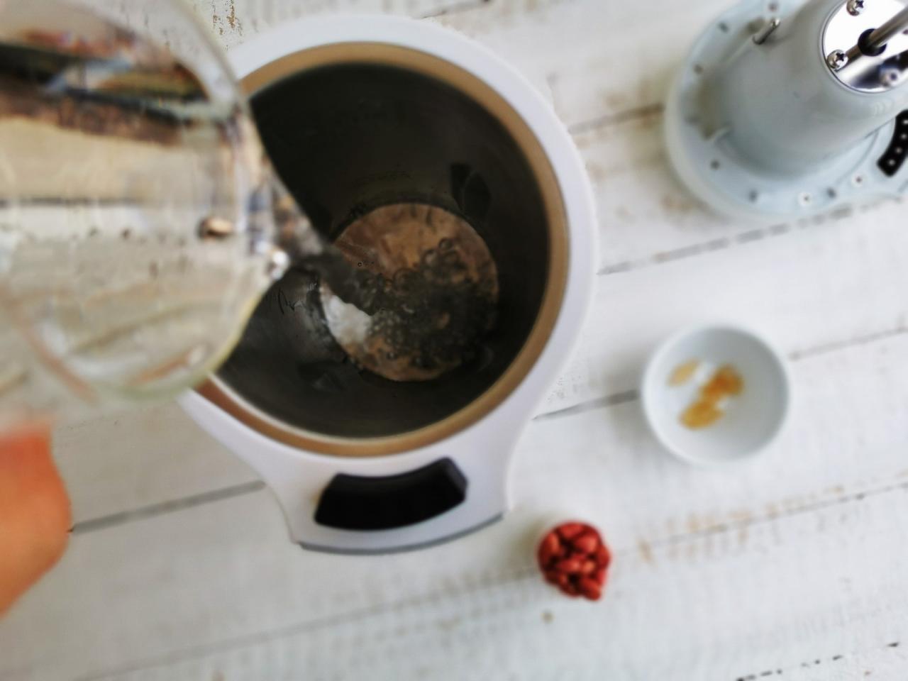 常吃13种食物让白发变黑发 常吃13种食物让白发变黑发