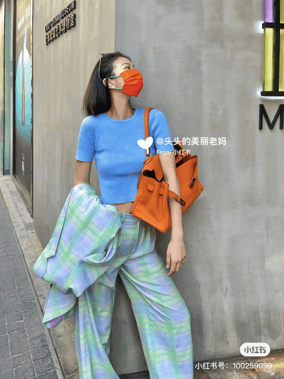 戴什么颜色口罩显白，牛油果绿/克莱因蓝的口罩自带美颜效果