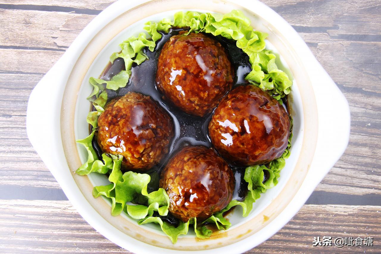 四喜丸子和红烧狮子头的做法(四喜丸子和红烧狮子头是同菜异名吗？制作方法有何不同呢)