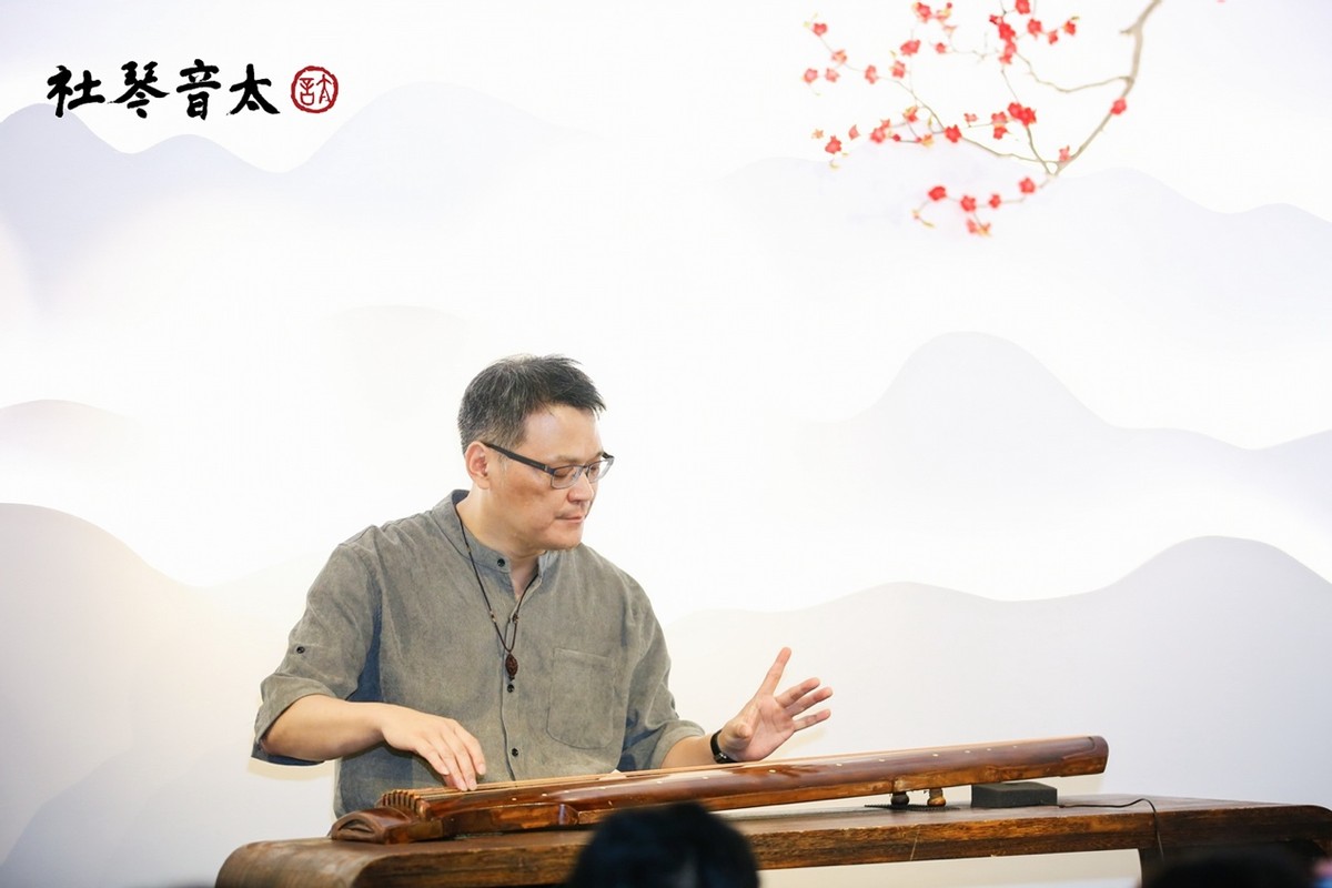 一架一般古琴价格怎样多少钱，入门级专业古琴最低5000元