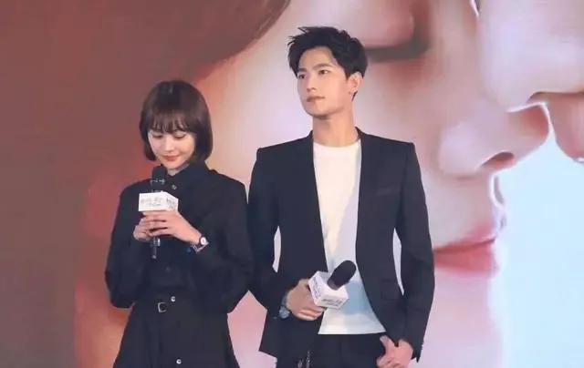 郑爽杨洋在一起吗?郑爽的三段苦涩情史