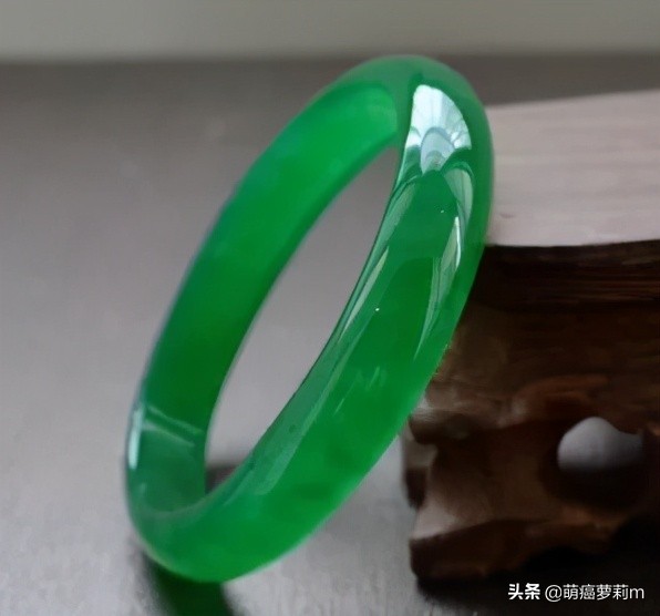 果绿翡翠值不值钱 果绿翡翠值不值钱