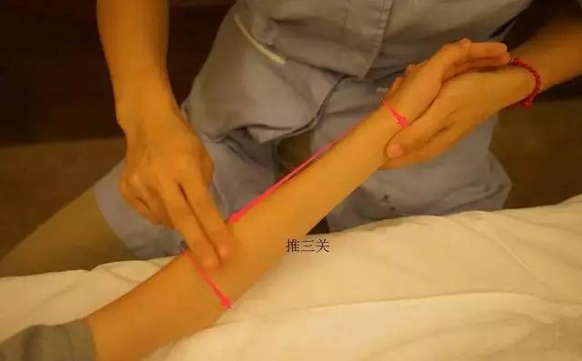 清天河水退烧手法图（小儿推拿天河水退烧图）