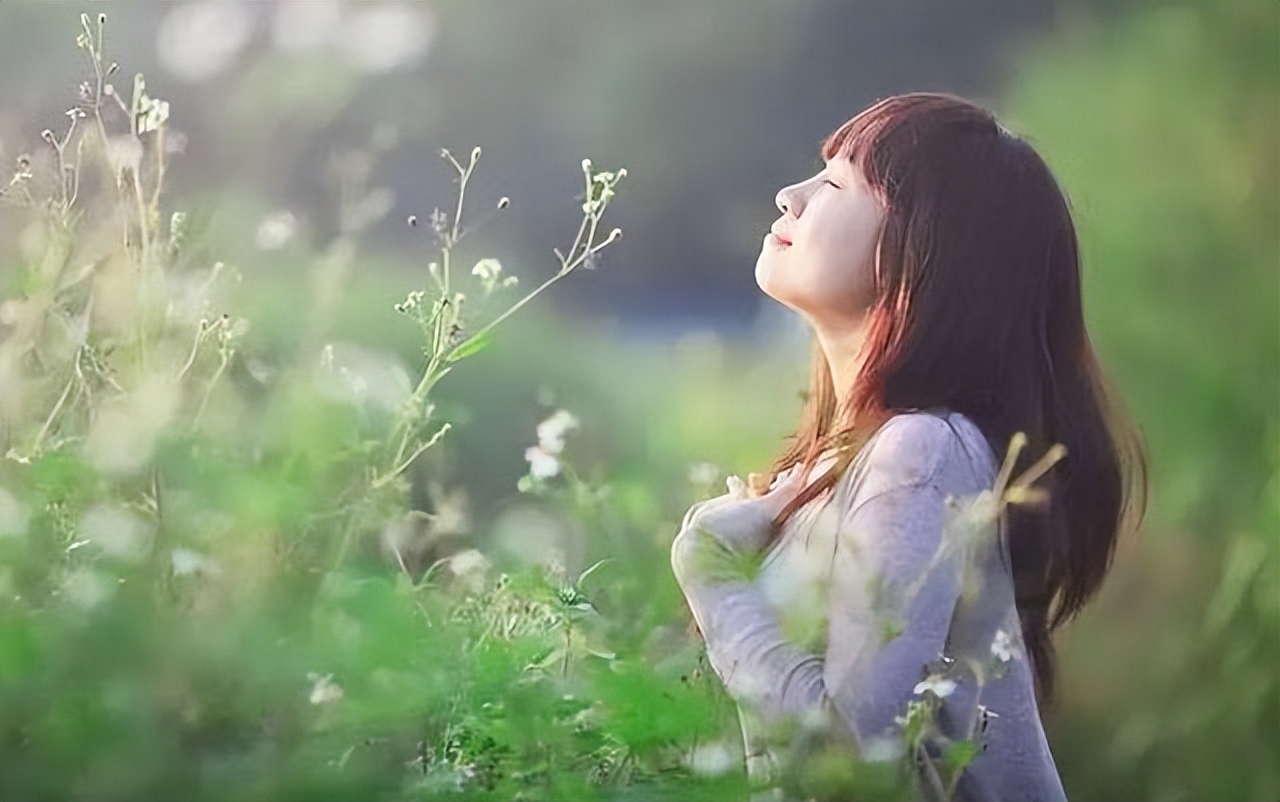 女人的隐私故意向男孩解释什么?这意味着她对你着迷