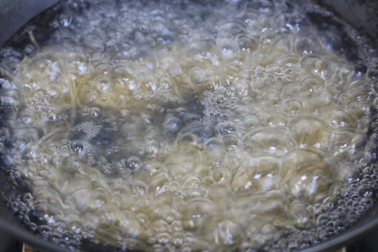 韭菜鸡蛋馅包子需要蒸几分钟(韭菜包子冷水上锅蒸多久)