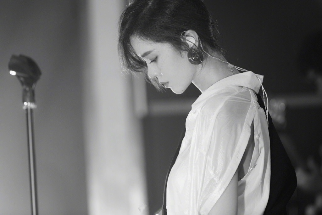 但人间歌词全文(但人间歌词)