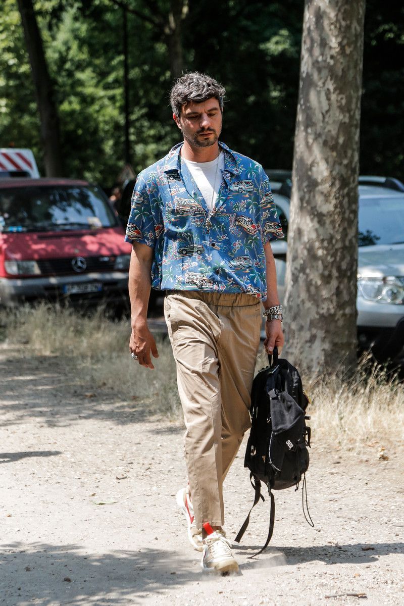 卡其色裤子配什么颜色上衣好看,4种不同色系搭配点亮你的美 卡其色裤子配什么颜色上衣好看,4种不同色系搭配点亮你的美