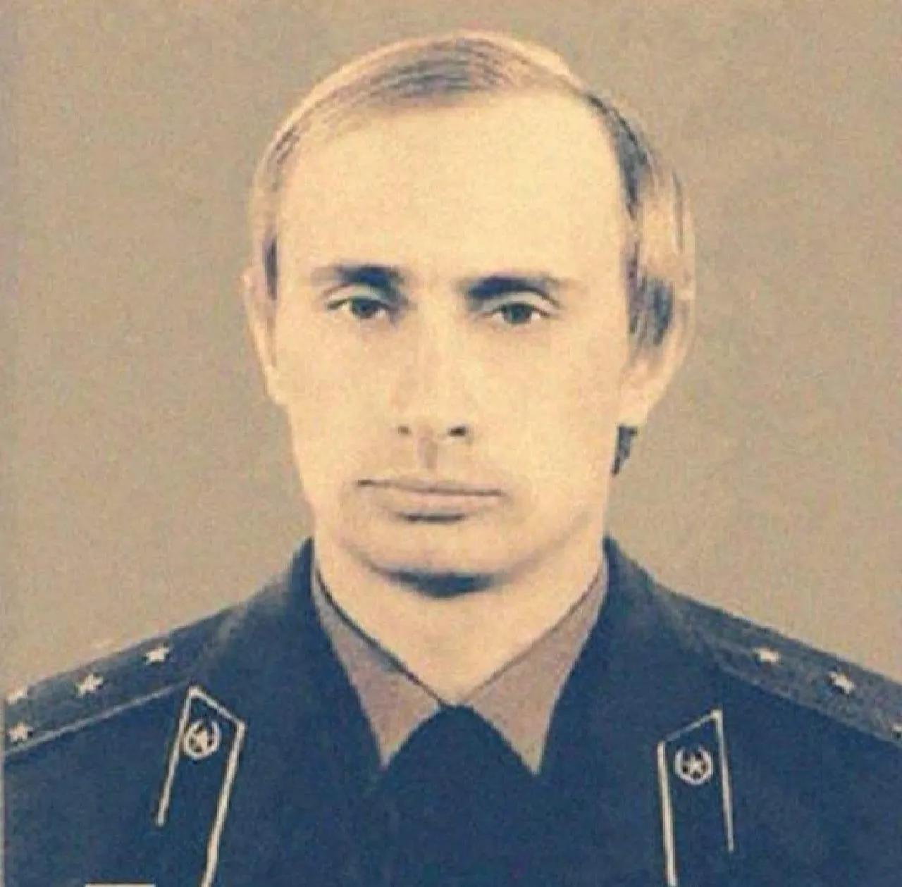 普京简历(俄罗斯总统普京简历)