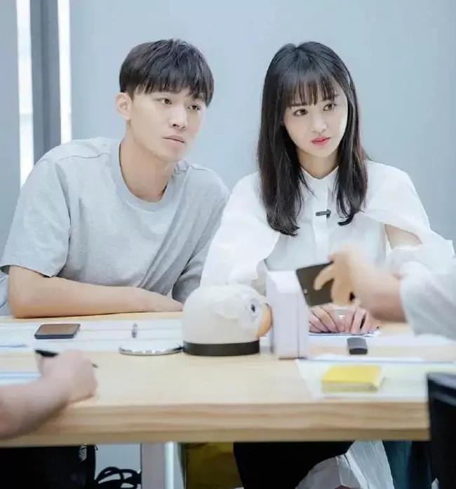 郑爽杨洋在一起吗?郑爽的三段苦涩情史