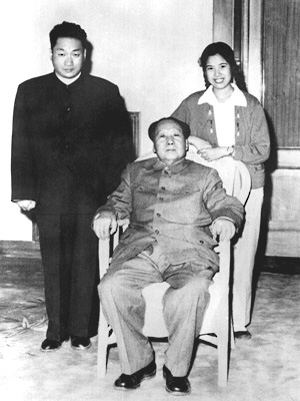 李讷生娃后第一次见爸爸(在毛主席双儿女亲家张文秋家当保姆) 李讷生娃后第一次见爸爸(在毛主席双儿女亲家张文秋家当保姆)