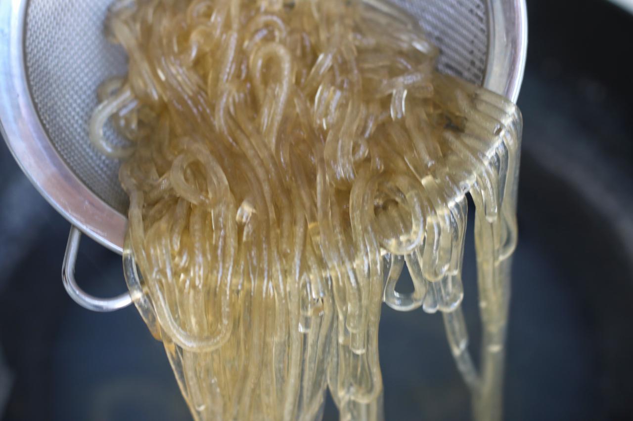 韭菜鸡蛋馅包子需要蒸几分钟(韭菜包子冷水上锅蒸多久)