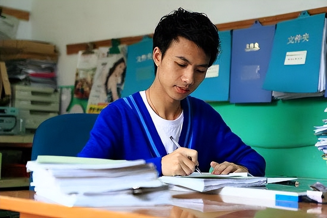 为什么中小学中男教师比女教师少（中小学男教师比例）