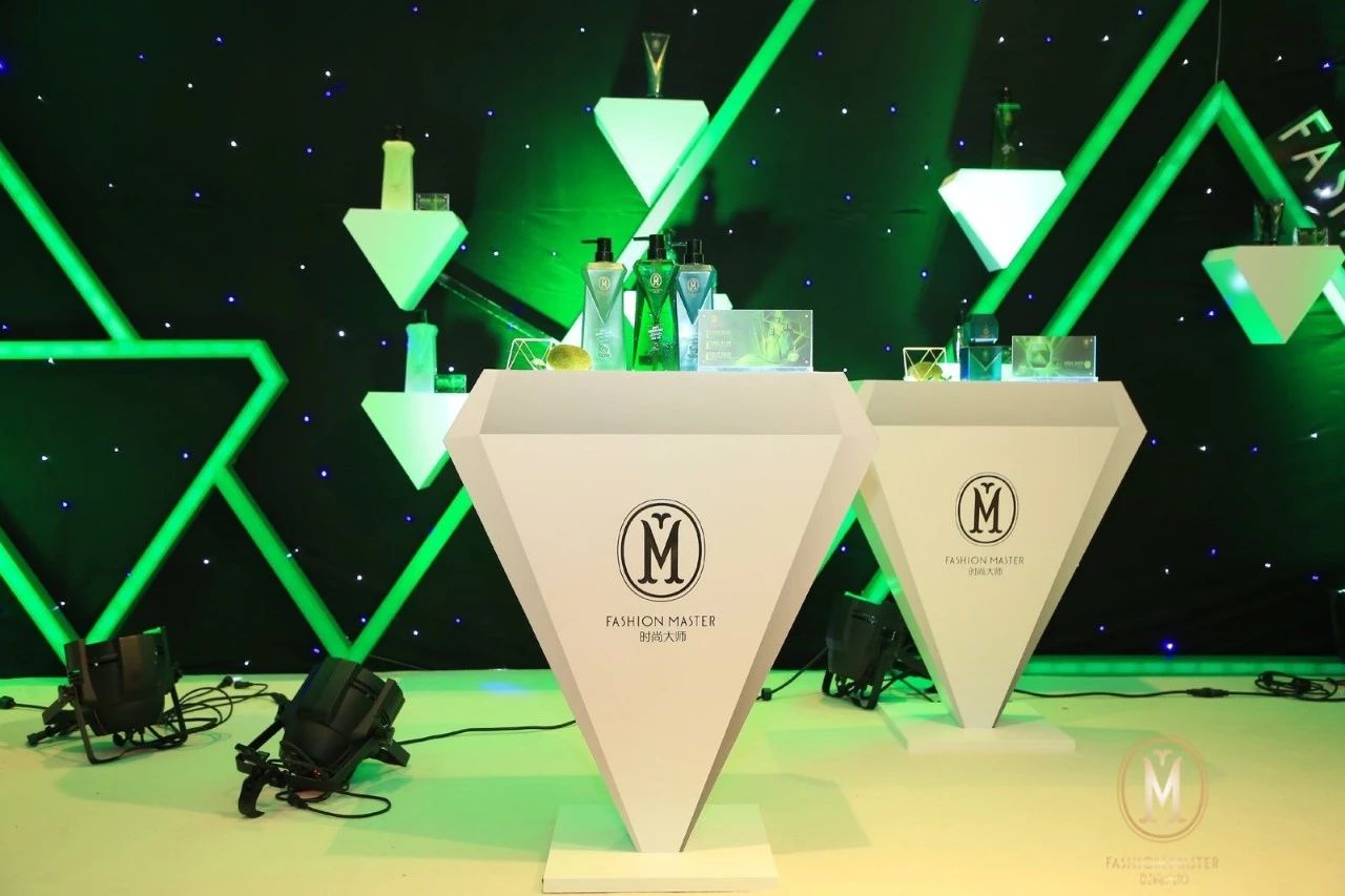 如何靠“极致体验”破局(社交电商第一大洗护品牌布局线下渠道)