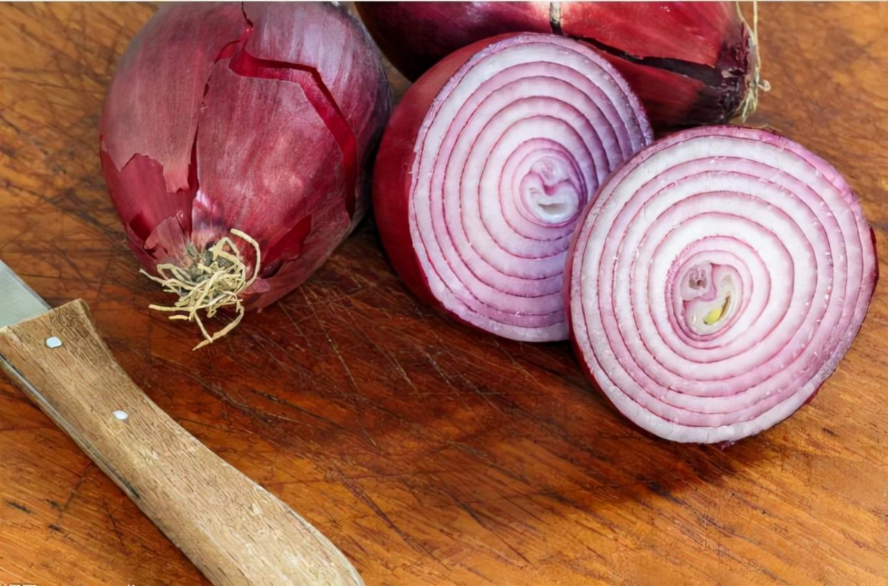 洋葱减肥法三天瘦8斤（吃洋葱可以减肥的原因）