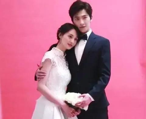 郑爽杨洋在一起吗?郑爽的三段苦涩情史