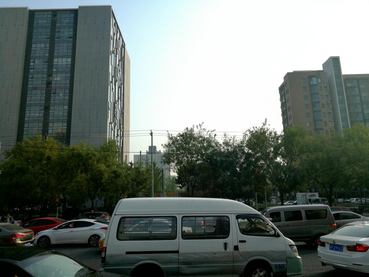 北京市朝阳区东四环外经过转型：与市中心无异、没有老工业区痕迹