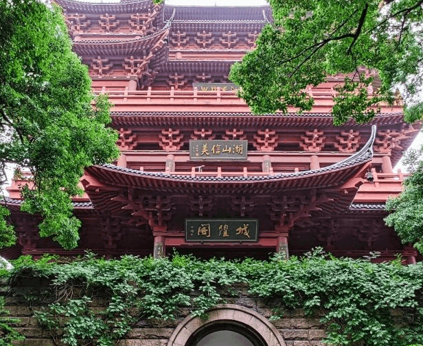 下雨天去哪里玩(杭州下雨天去哪里玩)