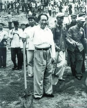 不管风吹浪打(不管风吹浪打,胜似闲庭信步,今日得宽馀.是什么意思)