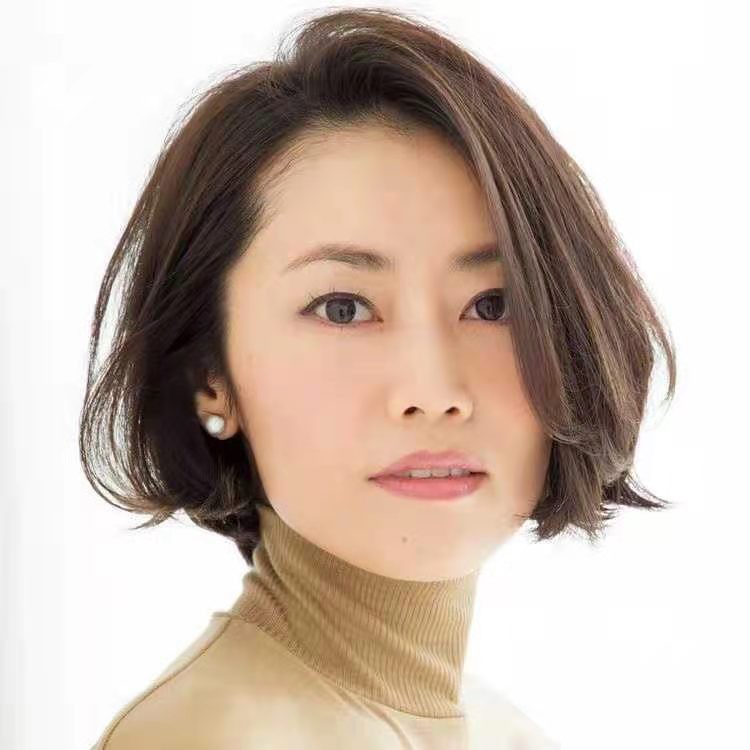 圆脸适合哪种锁骨发(想留长，圆脸，能不能介绍一些不用很打理散着也好看的发型)