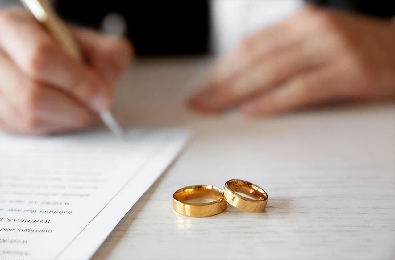 房产证上千万别写2个人名字(后悔首套房两个人名字)