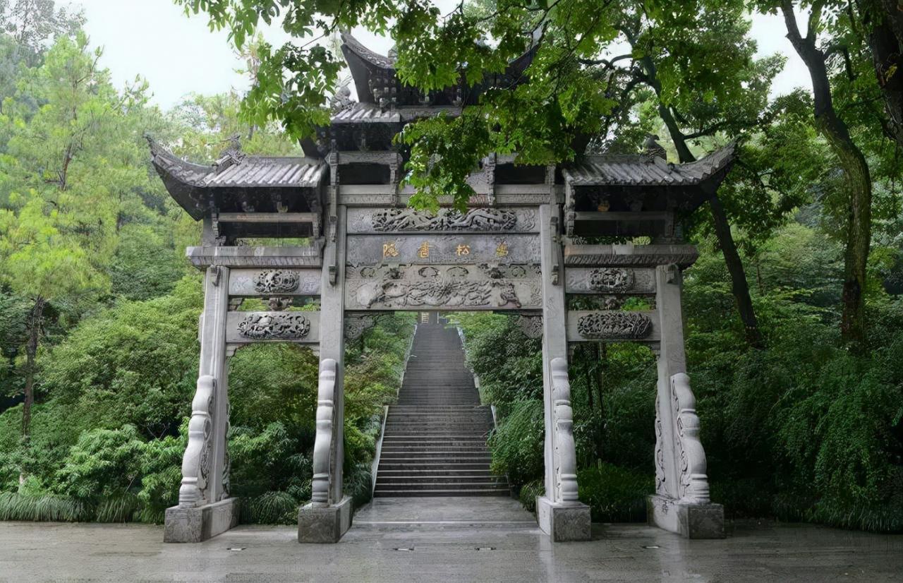 下雨天去哪里玩(杭州下雨天去哪里玩)