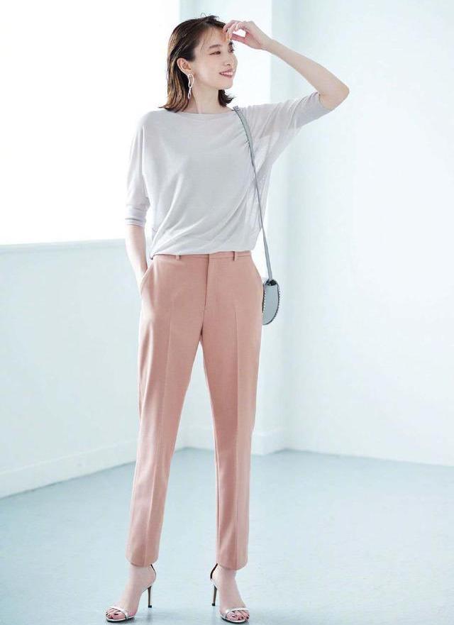 粉紫色搭配什么颜色(粉紫色搭配什么颜色的鞋)