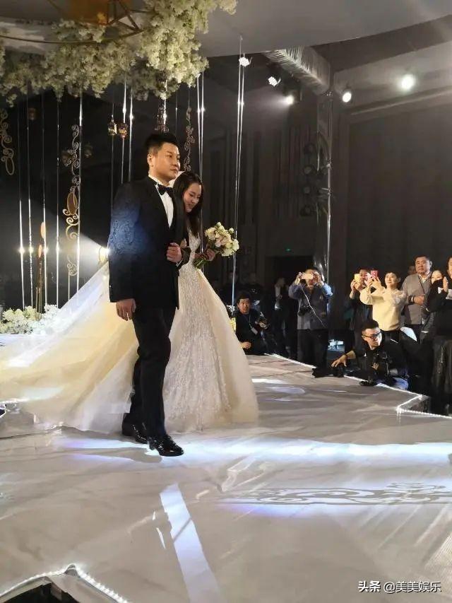 李小冉前男友鄢颇被谁打 鄢颇案为何判得那么轻