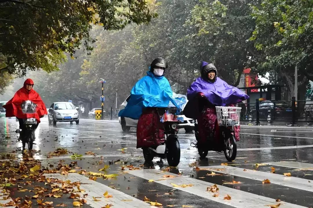 天气预报：15～21号大范围特大暴雨，2022年秋天冷到哭？答案来了